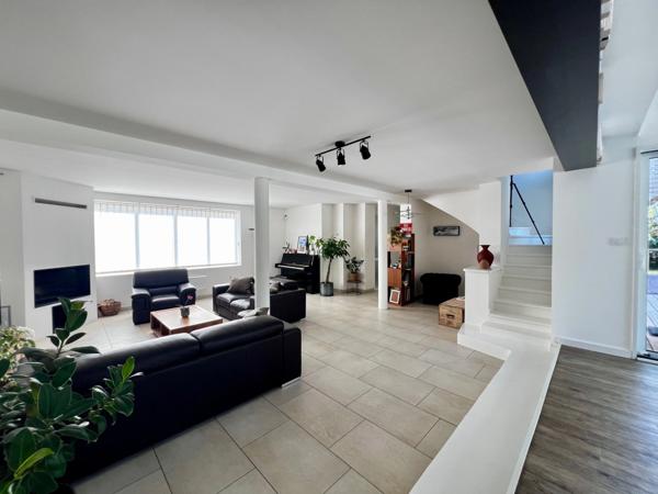 Spacieuse maison familiale de 260m² avec piscine et grand jardin sans vis à vis – Chemin de Linas