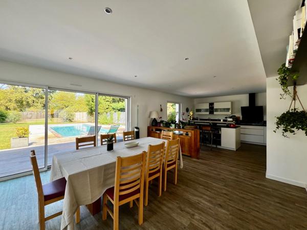 Spacieuse maison familiale de 260m² avec piscine et grand jardin sans vis à vis – Chemin de Linas