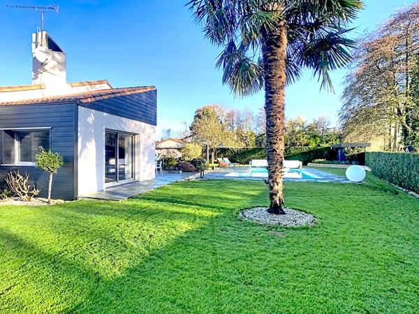 Maison à vendre à Cholet - Accès immédiat des axes Nantes (en 30 minutes) Angers A87 en 45 minutes. La côte Vendéenne en 60 minutes