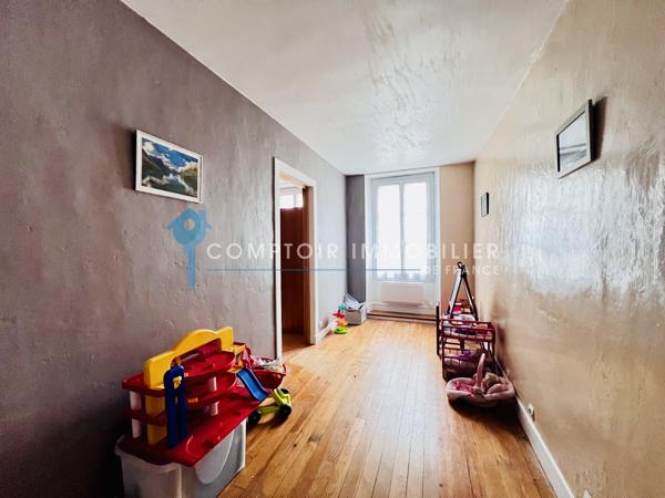 Maison
                                                                                                                                                                                                                                                                                                                        4 pièce(s)                                                                                                                                                                                                          3 chambre(s)                                                                                                                                                                                                          82  m²