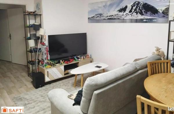 Beau Studio avec balcon et parking