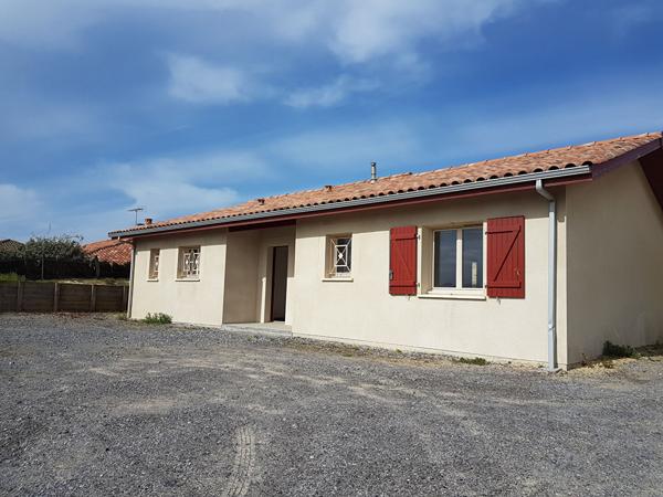 Maison à louer Vieux Boucau Les Bains : 4 pièces, 102m² avec 3 chambre(s) à 1 167€ - AJP Horizons Capbreton