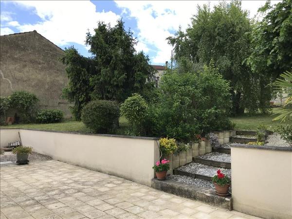 Maison à louer 1 149 € CC ANGOULEME 5 p 158 m² DPE D