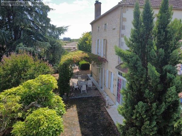 Vente                                                      Maison
                        
                     9 pièces                      290 m2                     à Casteljaloux