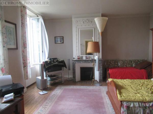 Vente                                                      Maison
                        
                     9 pièces                      290 m2                     à Casteljaloux