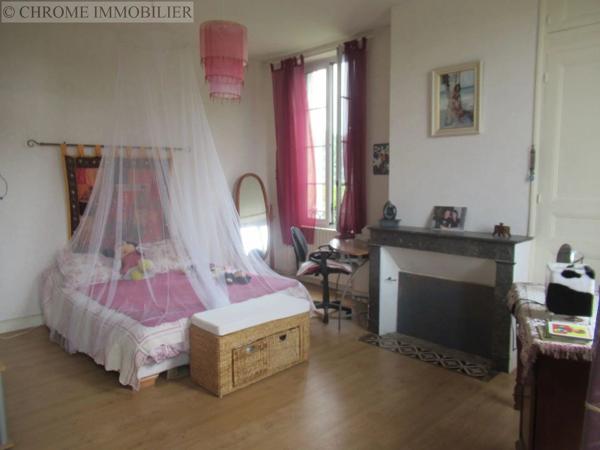 Vente                                                      Maison
                        
                     9 pièces                      290 m2                     à Casteljaloux