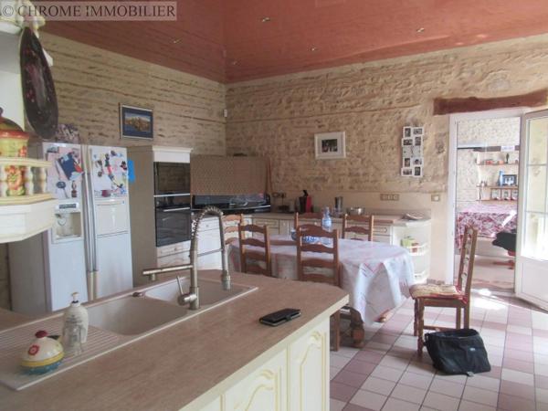 Vente                                                      Maison
                        
                     9 pièces                      290 m2                     à Casteljaloux
