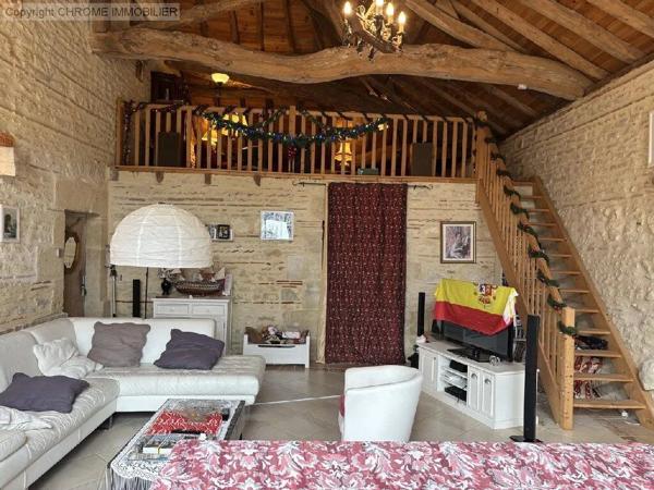 Vente                                                      Maison
                        
                     9 pièces                      290 m2                     à Casteljaloux