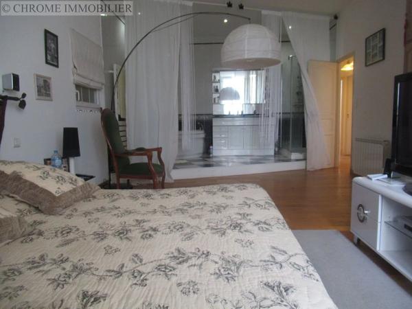 Vente                                                      Maison
                        
                     9 pièces                      290 m2                     à Casteljaloux