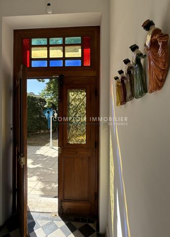 Propriete
                                                                                                                                                                                                                                                                                                                        7 pièce(s)                                                                                                                                                                                                          4 chambre(s)                                                                                                                                                                                                          264  m²