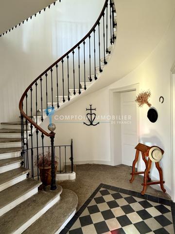 Propriete
                                                                                                                                                                                                                                                                                                                        7 pièce(s)                                                                                                                                                                                                          4 chambre(s)                                                                                                                                                                                                          264  m²