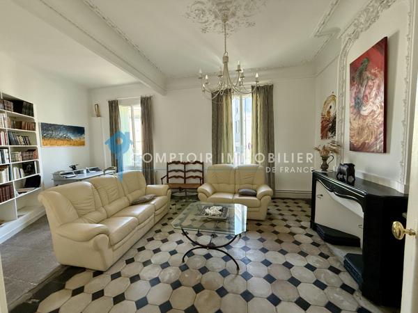 Propriete
                                                                                                                                                                                                                                                                                                                        7 pièce(s)                                                                                                                                                                                                          4 chambre(s)                                                                                                                                                                                                          264  m²