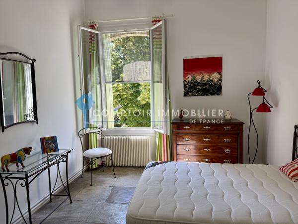 Propriete
                                                                                                                                                                                                                                                                                                                        7 pièce(s)                                                                                                                                                                                                          4 chambre(s)                                                                                                                                                                                                          264  m²