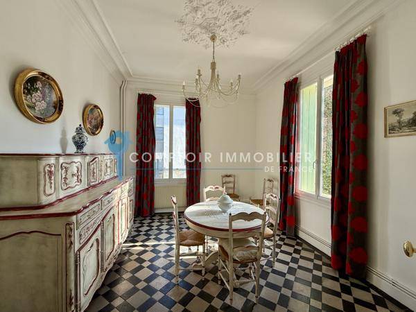 Propriete
                                                                                                                                                                                                                                                                                                                        7 pièce(s)                                                                                                                                                                                                          4 chambre(s)                                                                                                                                                                                                          264  m²