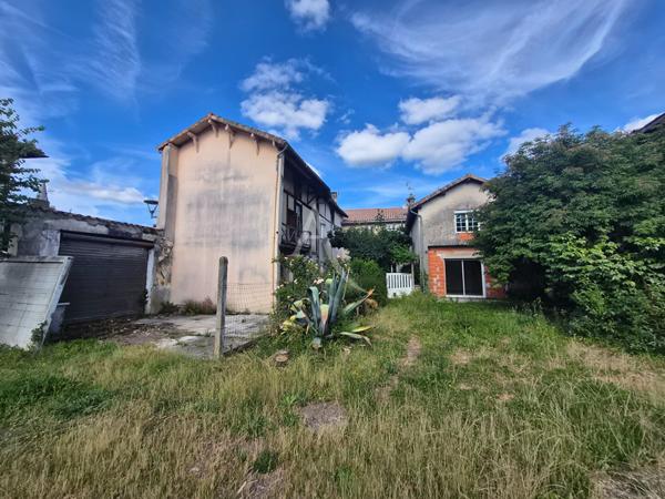 IMMEUBLE DE RAPPORT VILLENEUVE DE MARSAN . 6 APPARTEMENTS . FORT POTENTIEL D'INVESTISSEMENT