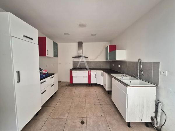 IMMEUBLE DE RAPPORT VILLENEUVE DE MARSAN . 6 APPARTEMENTS . FORT POTENTIEL D'INVESTISSEMENT