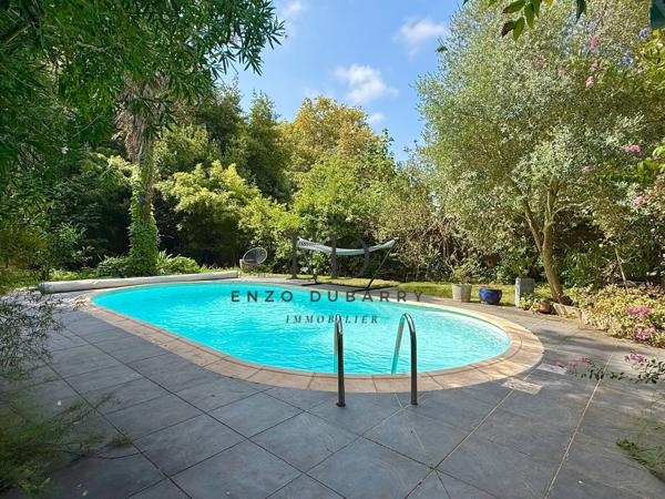 Maison
         8 pièces
        - 180 m² Bien prestige 688 000 € *