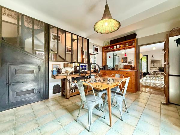 Maison
         8 pièces
        - 180 m² Bien prestige 688 000 € *