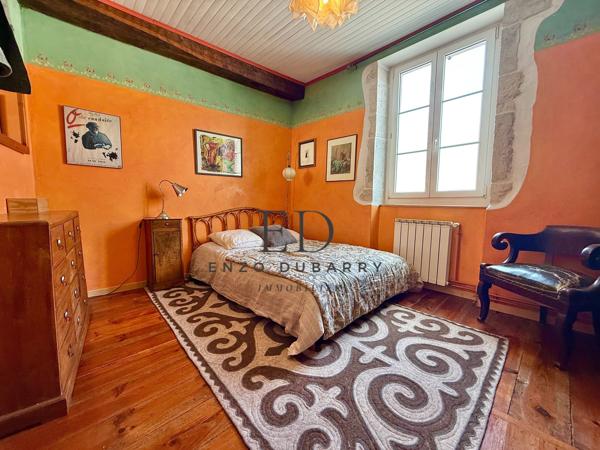 Maison
         8 pièces
        - 180 m² Bien prestige 688 000 € *