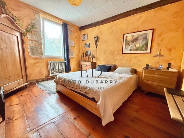 Maison
         8 pièces
        - 180 m² Bien prestige 688 000 € *