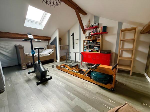 Maison
         8 pièces
        - 180 m² Bien prestige 688 000 € *