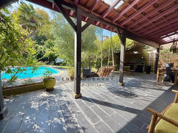 Maison
         8 pièces
        - 180 m² Bien prestige 688 000 € *