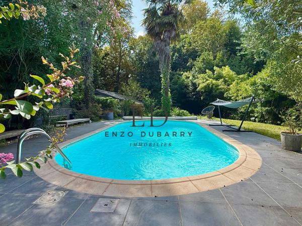 Maison
         8 pièces
        - 180 m² Bien prestige 688 000 € *