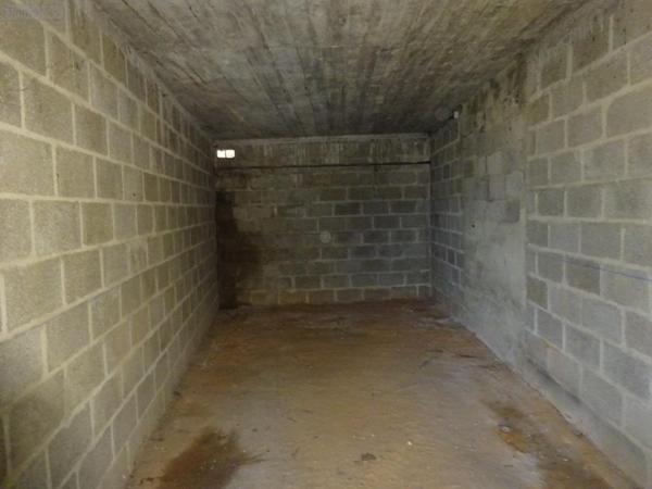 Garage fermé à louer à Nogent-le-Rotrou dans l'Eure-et-Loir (28400), ref : LOC NOG 1020