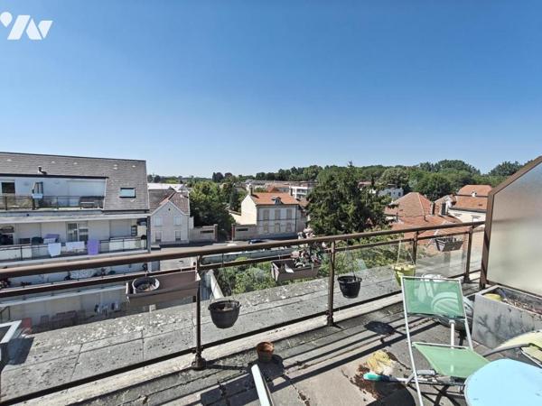 A VENRE ACORMONTREUIL -  Appartement au dernier étage de 119m² avec garage
