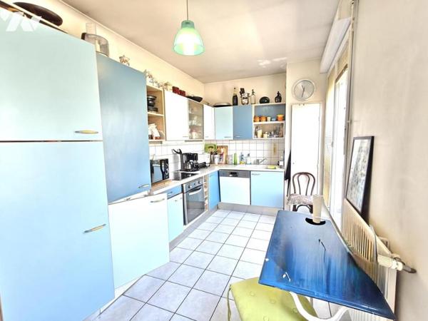 A VENRE ACORMONTREUIL -  Appartement au dernier étage de 119m² avec garage