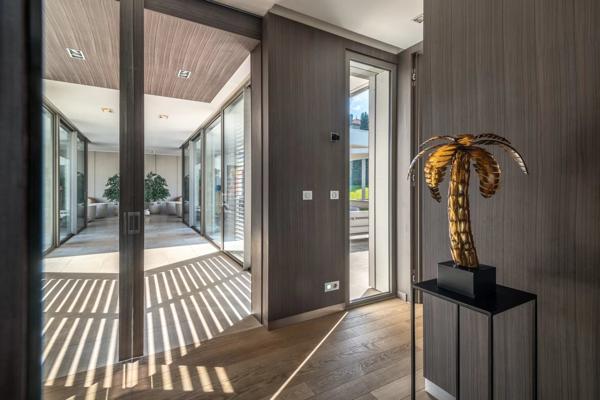 Exclusivité - Saint Cyr au Mont d'Or - Maison contemporaine - Terrain de 1378m² - Piscine - 4 chambres