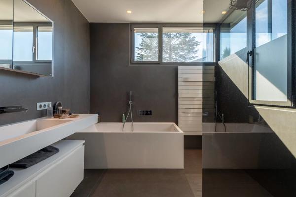Exclusivité - Saint Cyr au Mont d'Or - Maison contemporaine - Terrain de 1378m² - Piscine - 4 chambres
