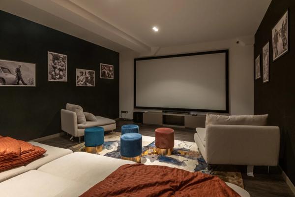 Exclusivité - Saint Cyr au Mont d'Or - Maison contemporaine - Terrain de 1378m² - Piscine - 4 chambres