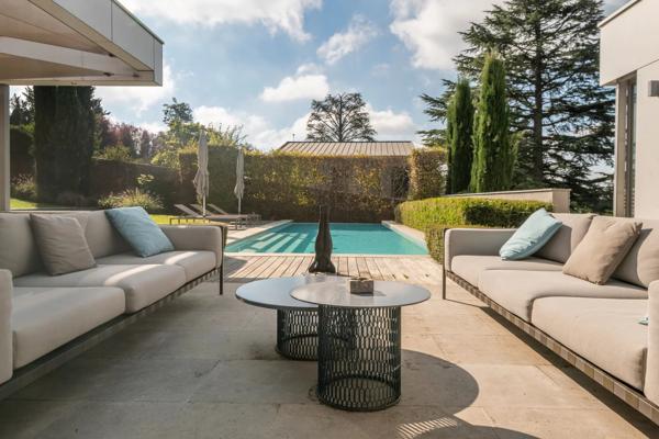 Exclusivité - Saint Cyr au Mont d'Or - Maison contemporaine - Terrain de 1378m² - Piscine - 4 chambres