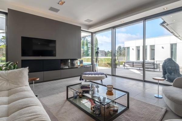 Exclusivité - Saint Cyr au Mont d'Or - Maison contemporaine - Terrain de 1378m² - Piscine - 4 chambres