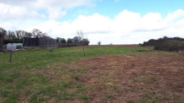 A vendre à VALENCE EN POITOU, COUHE, Un terrain à Bâtir