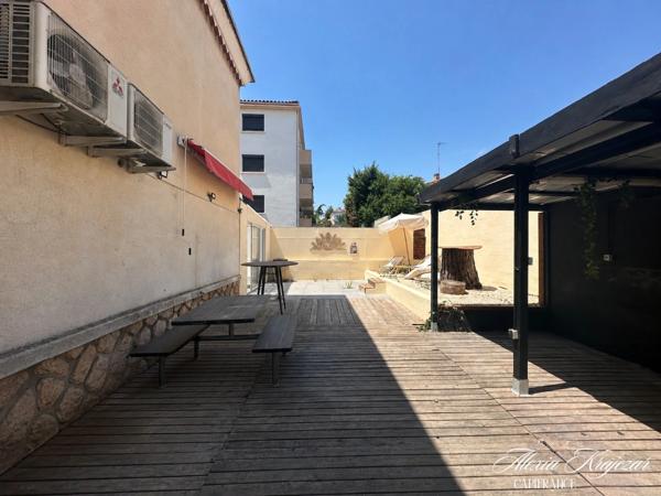 A VENDRE - Immeuble de rapport en monopropriété - 3 logements avec extérieurs privatifs - Emplacement de snacking à exploiter - BÉZIERS (34)