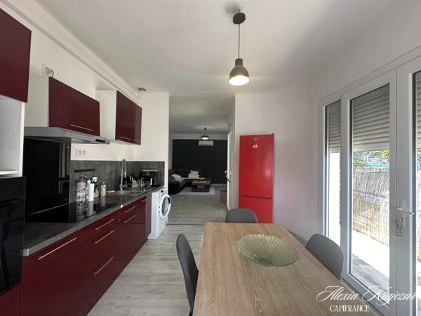 A VENDRE - Immeuble de rapport en monopropriété - 3 logements avec extérieurs privatifs - Emplacement de snacking à exploiter - BÉZIERS (34)