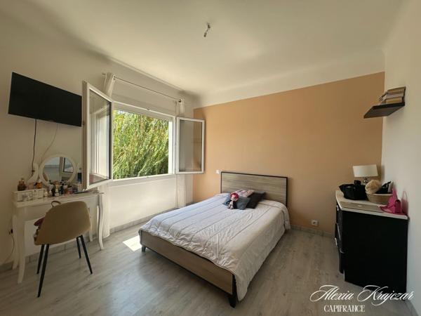 A VENDRE - Immeuble de rapport en monopropriété - 3 logements avec extérieurs privatifs - Emplacement de snacking à exploiter - BÉZIERS (34)