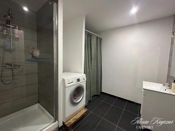 A VENDRE - Immeuble de rapport en monopropriété - 3 logements avec extérieurs privatifs - Emplacement de snacking à exploiter - BÉZIERS (34)