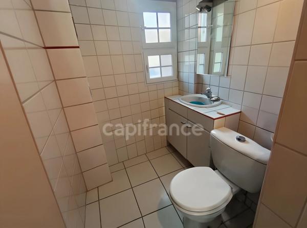 Appartement à vendre 2 pièces AGDE (34) - Un 2 pièces lumineux à réinventer dans l’une des rues les plus authentiques d’Agde