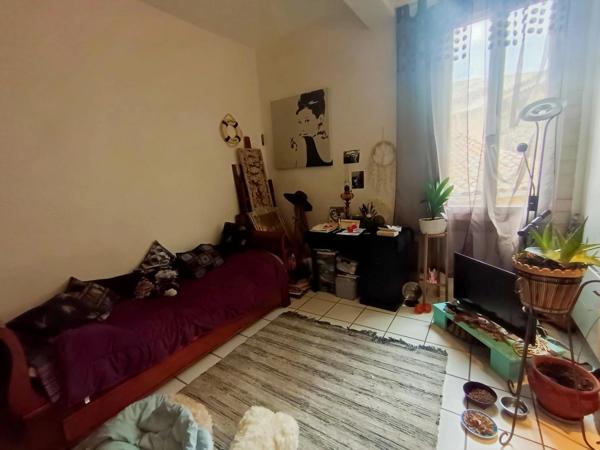 Appartement à vendre 2 pièces AGDE (34) - Un 2 pièces lumineux à réinventer dans l’une des rues les plus authentiques d’Agde
