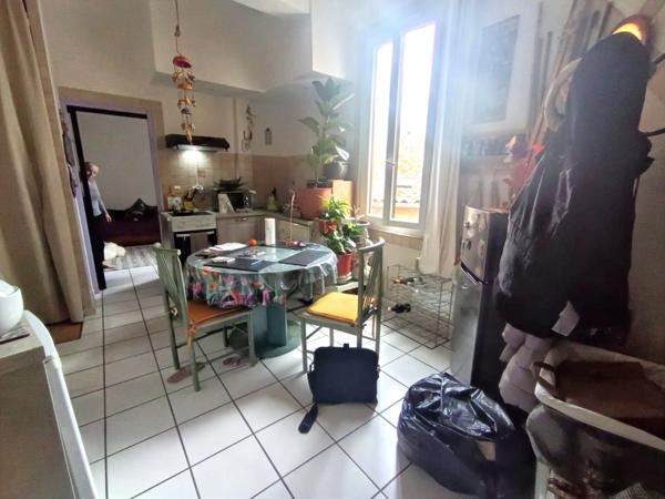Appartement à vendre 2 pièces AGDE (34) - Un 2 pièces lumineux à réinventer dans l’une des rues les plus authentiques d’Agde