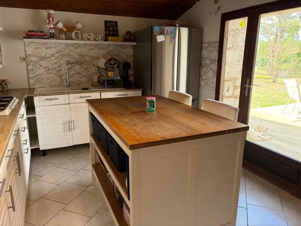 SAINTE GEMME LA PLAINE (85400) ADORABLE MAISON EN PIERRES 4/5 CHAMBRES AVEC DEPENDANCE ET JARDIN CLOS