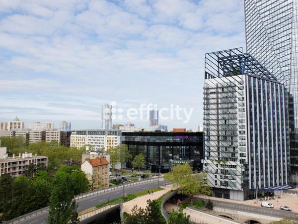 Appartement
         1 pièce
        - 28 m² 225 000 € *