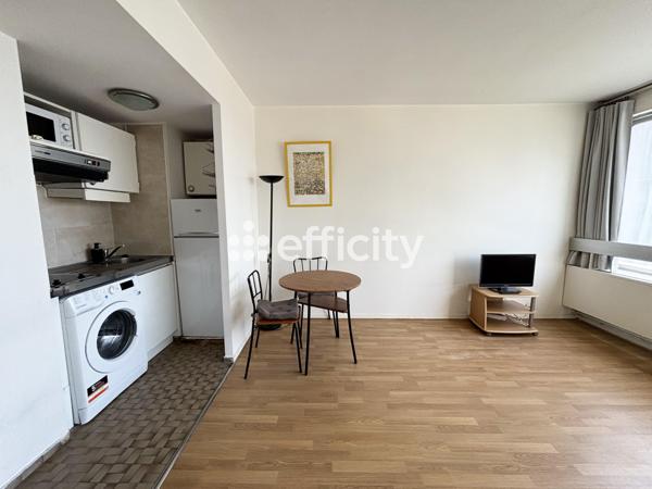 Appartement
         1 pièce
        - 28 m² 225 000 € *
