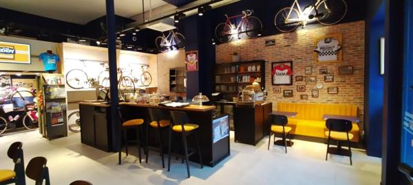 21000 DIJON - Fonds de commerce Salon de thé - Bar à vin/bière Licence III- Sandwicherie 147 m2