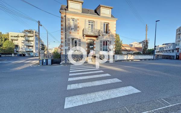 Immeuble à vendre    18 pièces • 201,90 m2 Chamalières