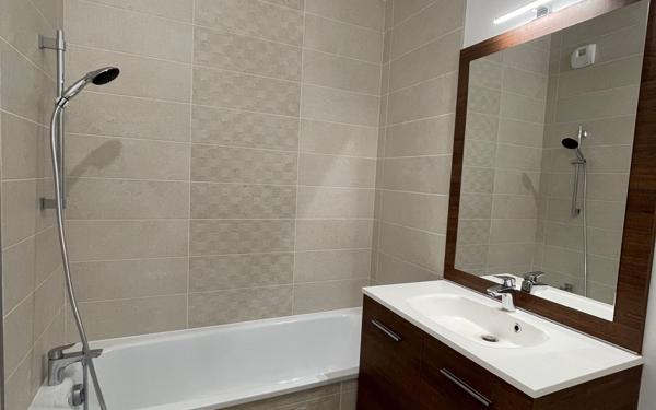 Appartement à louer    3 pièces •  Rillieux-la-Pape