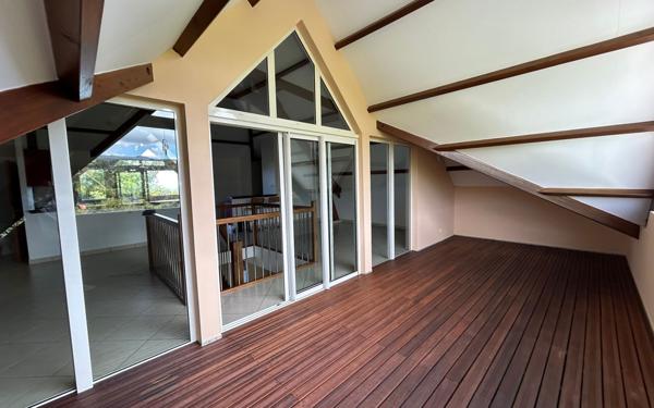 Appartement à vendre    4 pièces • 242 m2 Saint-Pierre